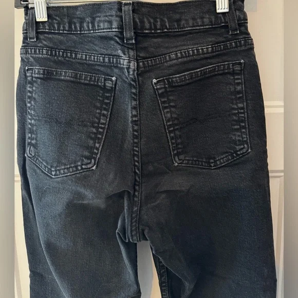 Lois Classic Vintage Straight Leg Relaxed Fit Jeans in Deep Faded Black Wash - Picture 5 of 6